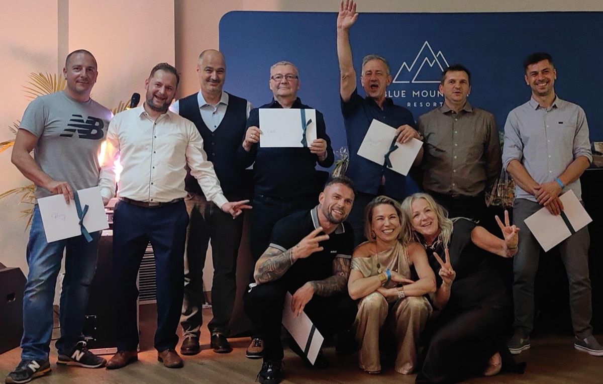 Das gesamte FGF-Team bei der Jubiläumsfeier