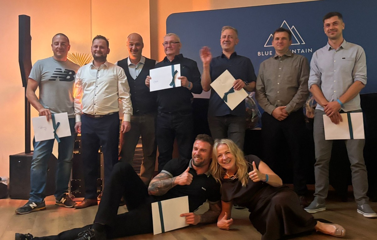 Das gesamte FGF-Team bei der Jubiläumsfeier